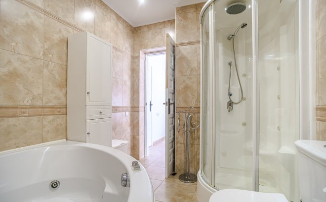 Resale - Villa -
Torrevieja - Costa Blanca