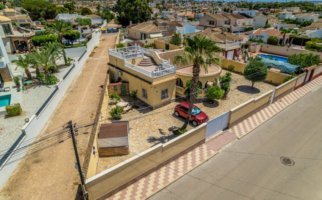 Resale - Villa -
Torrevieja - Costa Blanca