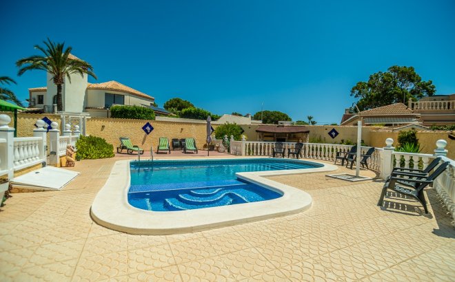 Resale - Villa -
Torrevieja - Costa Blanca