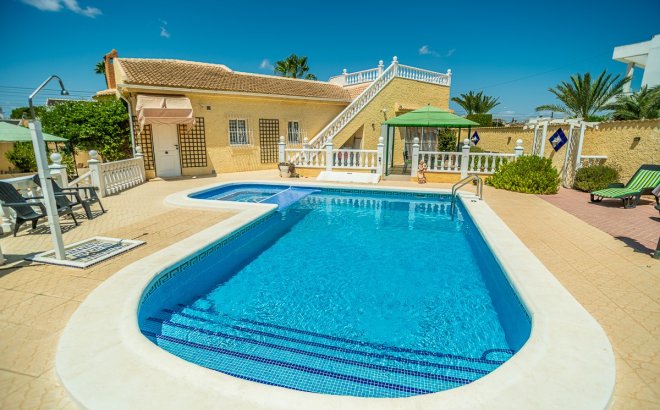 Resale - Villa -
Torrevieja - Costa Blanca