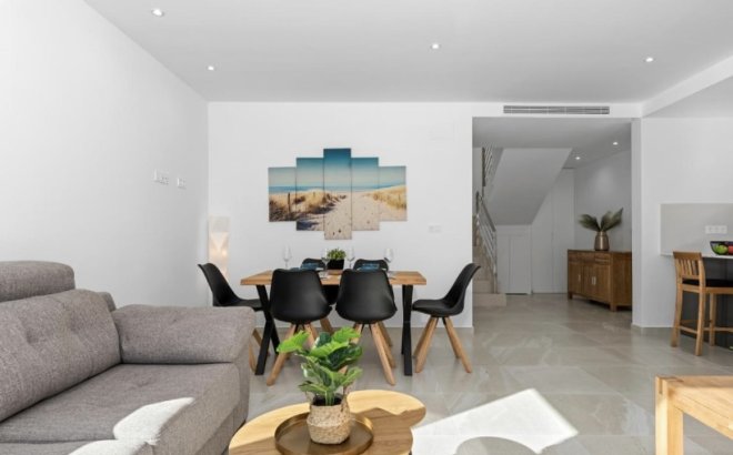 Herverkoop - Villa -
San Miguel de Salinas - Inland