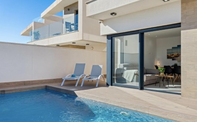 Herverkoop - Villa -
San Miguel de Salinas - Inland