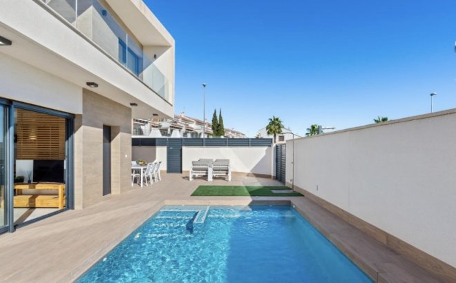 Herverkoop - Villa -
San Miguel de Salinas - Inland