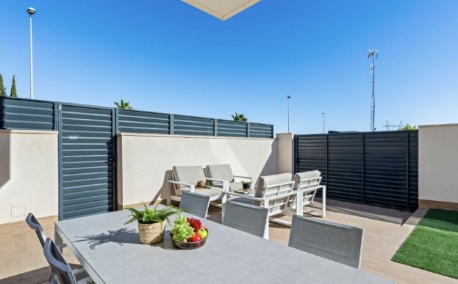 Herverkoop - Villa -
San Miguel de Salinas - Inland