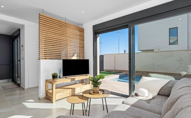 Herverkoop - Villa -
San Miguel de Salinas - Inland