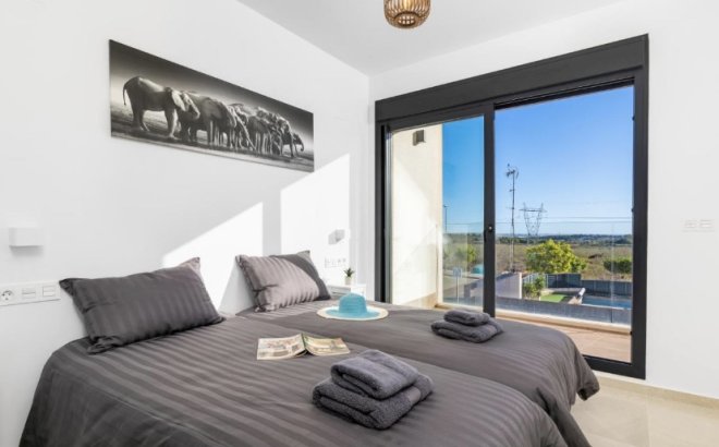 Herverkoop - Villa -
San Miguel de Salinas - Inland