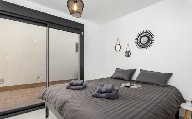 Herverkoop - Villa -
San Miguel de Salinas - Inland