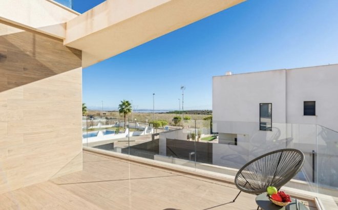 Herverkoop - Villa -
San Miguel de Salinas - Inland