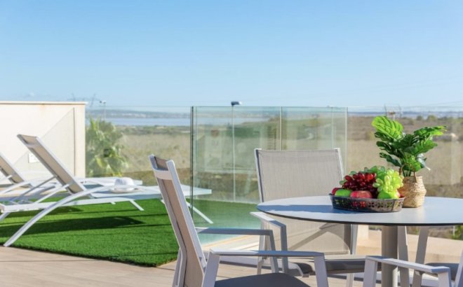 Herverkoop - Villa -
San Miguel de Salinas - Inland