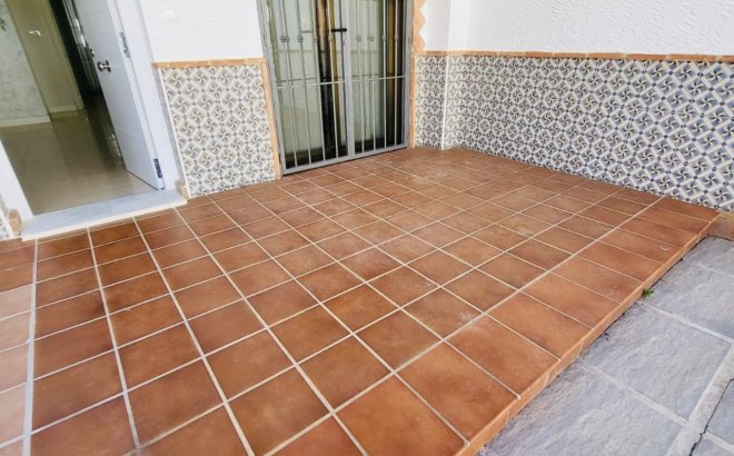 Resale - Town House -
San Miguel de Salinas - Inland