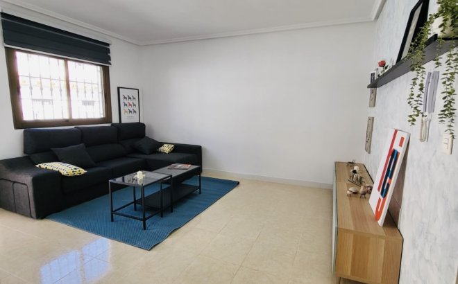 Resale - Town House -
San Miguel de Salinas - Inland
