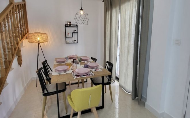 Resale - Town House -
San Miguel de Salinas - Inland