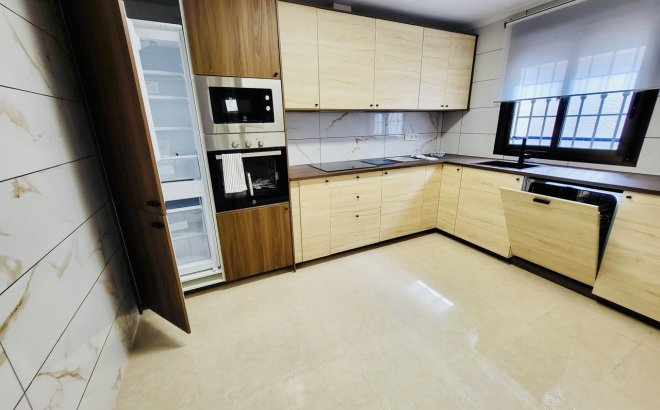 Resale - Town House -
San Miguel de Salinas - Inland