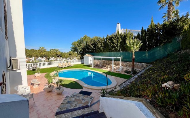 Resale - Villa -
Villamartin - Costa Blanca