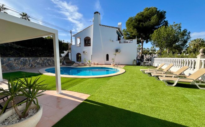 Resale - Villa -
Villamartin - Costa Blanca