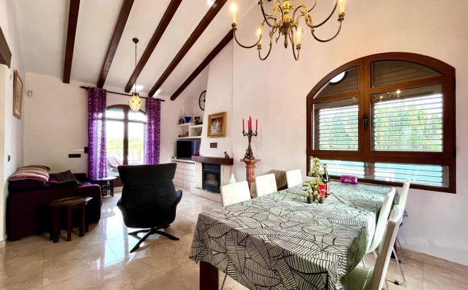 Resale - Villa -
Villamartin - Costa Blanca