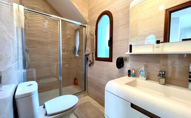 Resale - Villa -
Villamartin - Costa Blanca