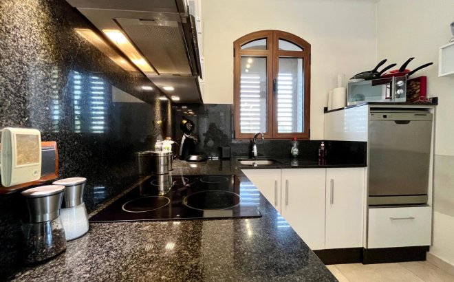 Resale - Villa -
Villamartin - Costa Blanca