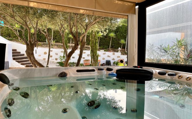 Resale - Villa -
Villamartin - Costa Blanca