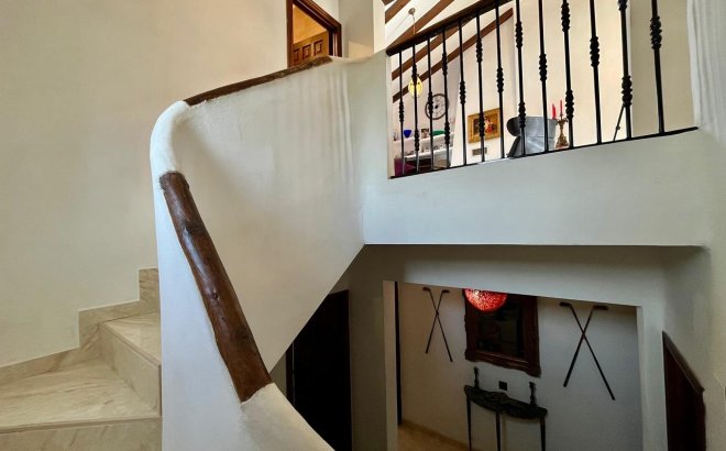 Resale - Villa -
Villamartin - Costa Blanca