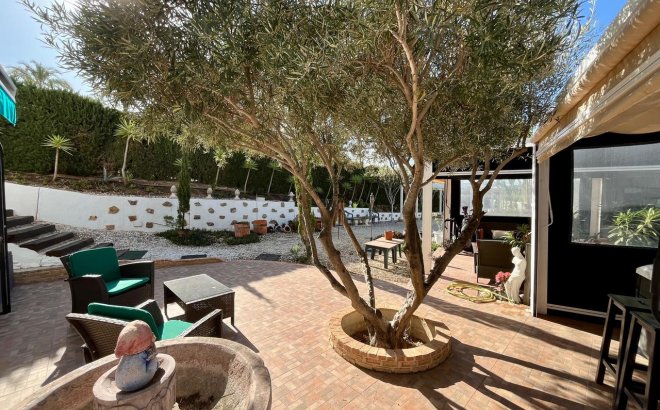 Resale - Villa -
Villamartin - Costa Blanca