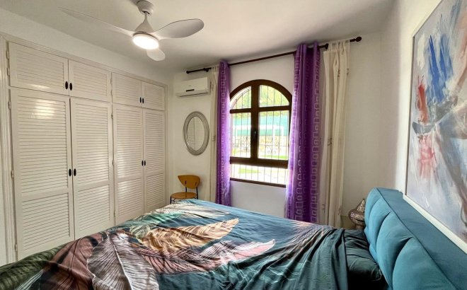 Resale - Villa -
Villamartin - Costa Blanca