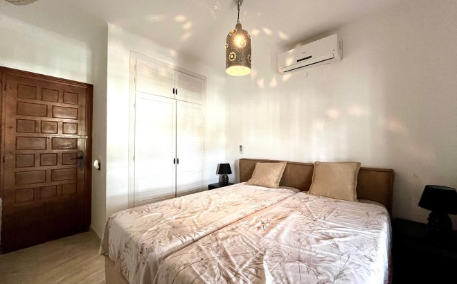 Resale - Villa -
Villamartin - Costa Blanca