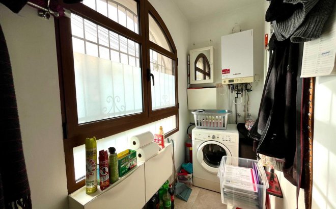 Resale - Villa -
Villamartin - Costa Blanca