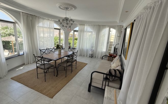 Resale - Villa -
Torrevieja - Costa Blanca