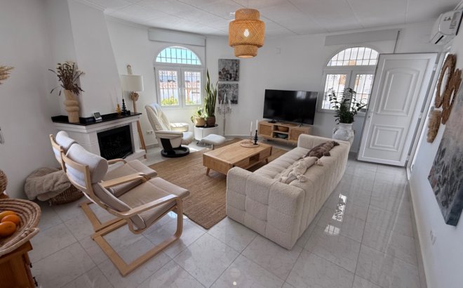 Resale - Villa -
Torrevieja - Costa Blanca