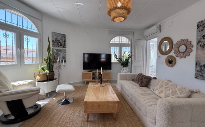 Resale - Villa -
Torrevieja - Costa Blanca