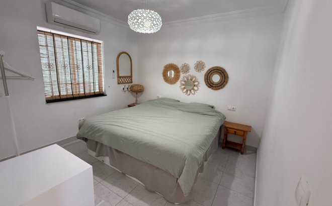 Resale - Villa -
Torrevieja - Costa Blanca