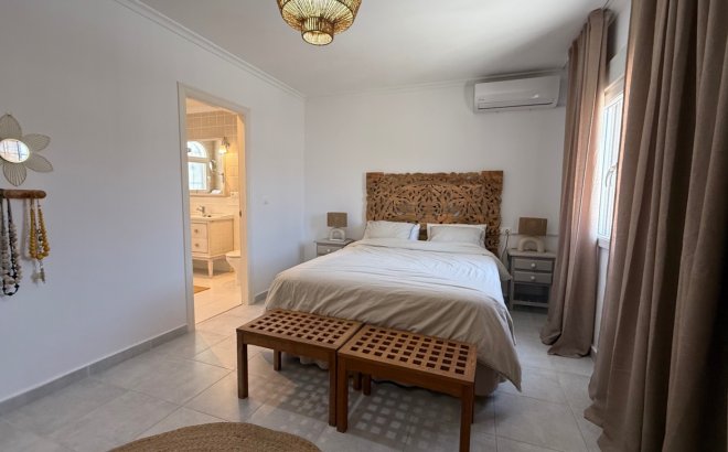 Resale - Villa -
Torrevieja - Costa Blanca