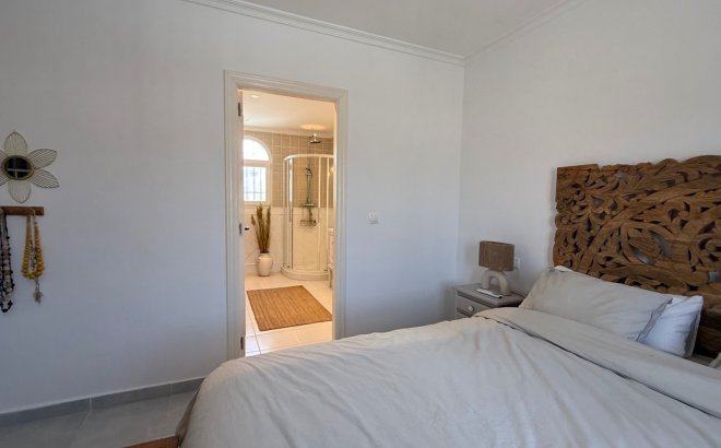 Resale - Villa -
Torrevieja - Costa Blanca