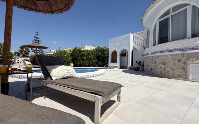 Resale - Villa -
Torrevieja - Costa Blanca