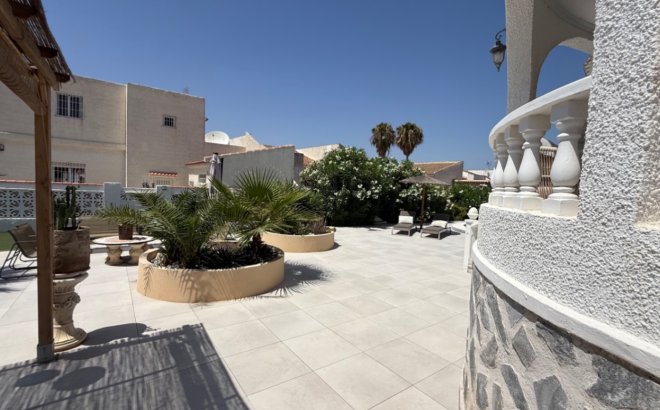 Resale - Villa -
Torrevieja - Costa Blanca