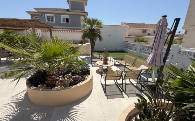 Resale - Villa -
Torrevieja - Costa Blanca