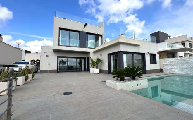 Herverkoop - Villa -
San Miguel de Salinas - Inland