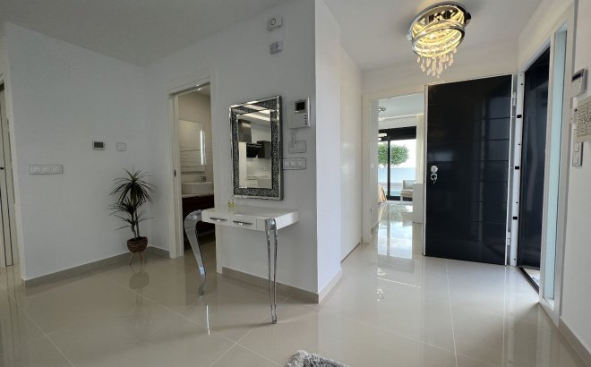 Herverkoop - Villa -
San Miguel de Salinas - Inland