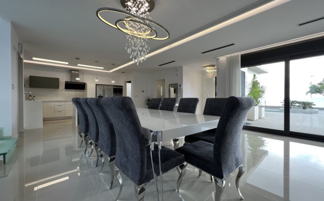 Herverkoop - Villa -
San Miguel de Salinas - Inland