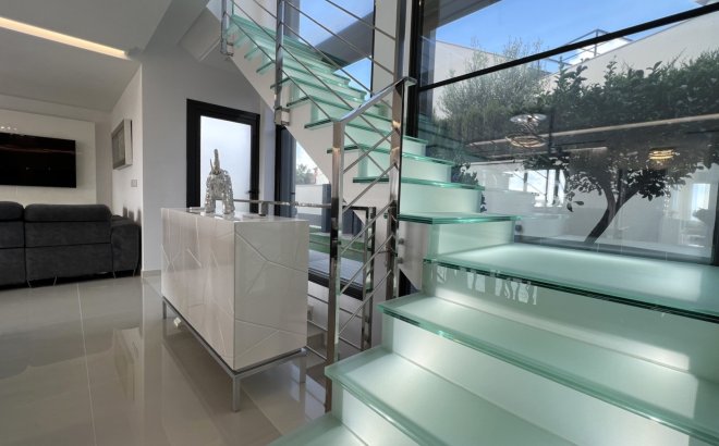 Herverkoop - Villa -
San Miguel de Salinas - Inland