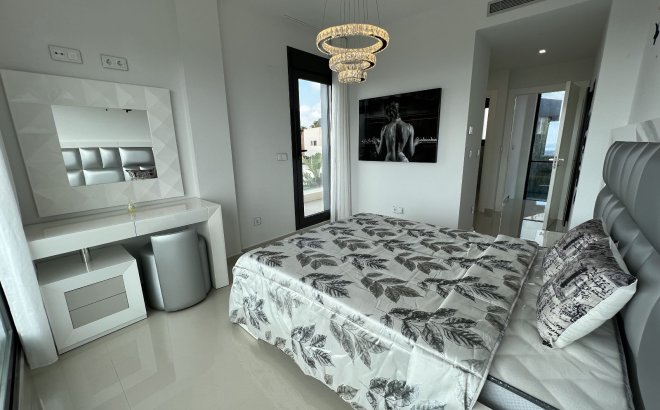 Herverkoop - Villa -
San Miguel de Salinas - Inland