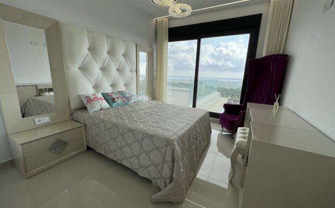 Herverkoop - Villa -
San Miguel de Salinas - Inland