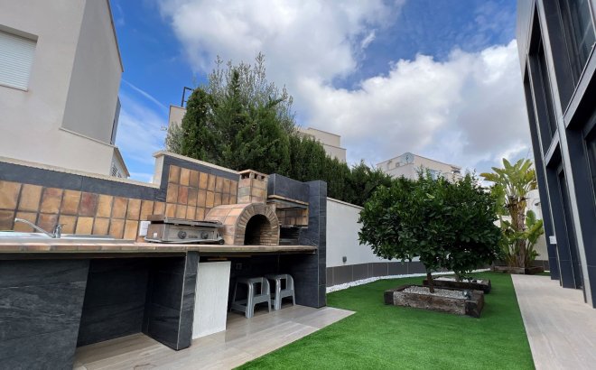 Herverkoop - Villa -
San Miguel de Salinas - Inland