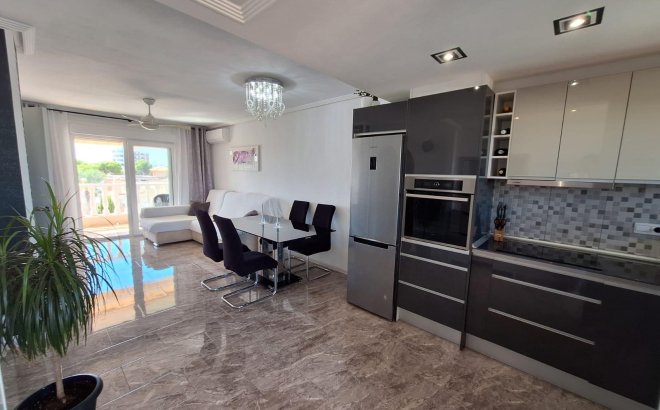 Resale - Apartment -
Orihuela Costa - La Zenia