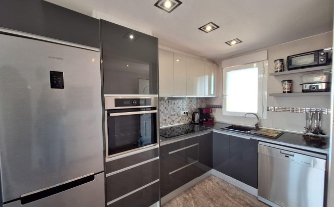 Resale - Apartment -
Orihuela Costa - La Zenia