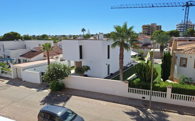 Resale - Apartment -
Orihuela Costa - La Zenia