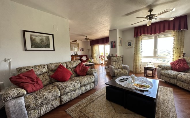 Resale - Villa -
Villamartin - Costa Blanca