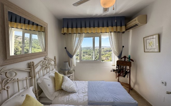 Resale - Villa -
Villamartin - Costa Blanca