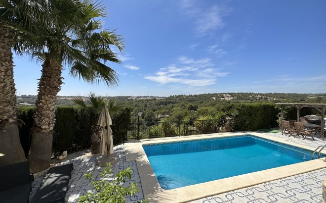 Resale - Villa -
Las Ramblas Golf - Inland